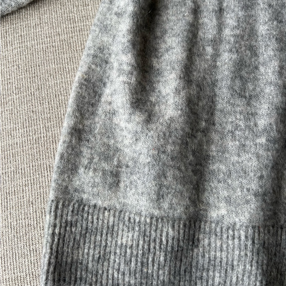 H&M Sweater - Picture 4 of 4